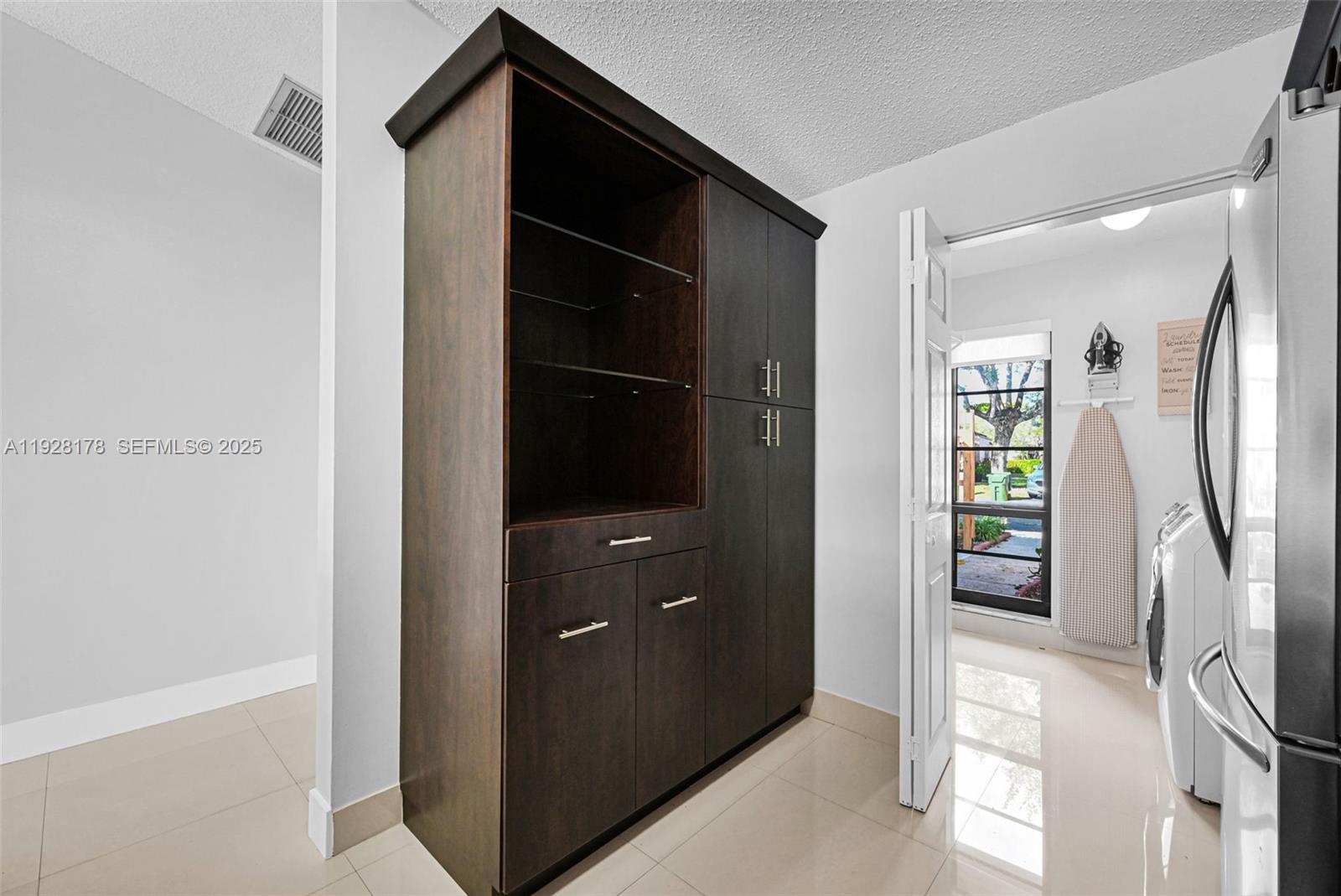 PEMBROKE LAKES SECTION SE - Residential Lease