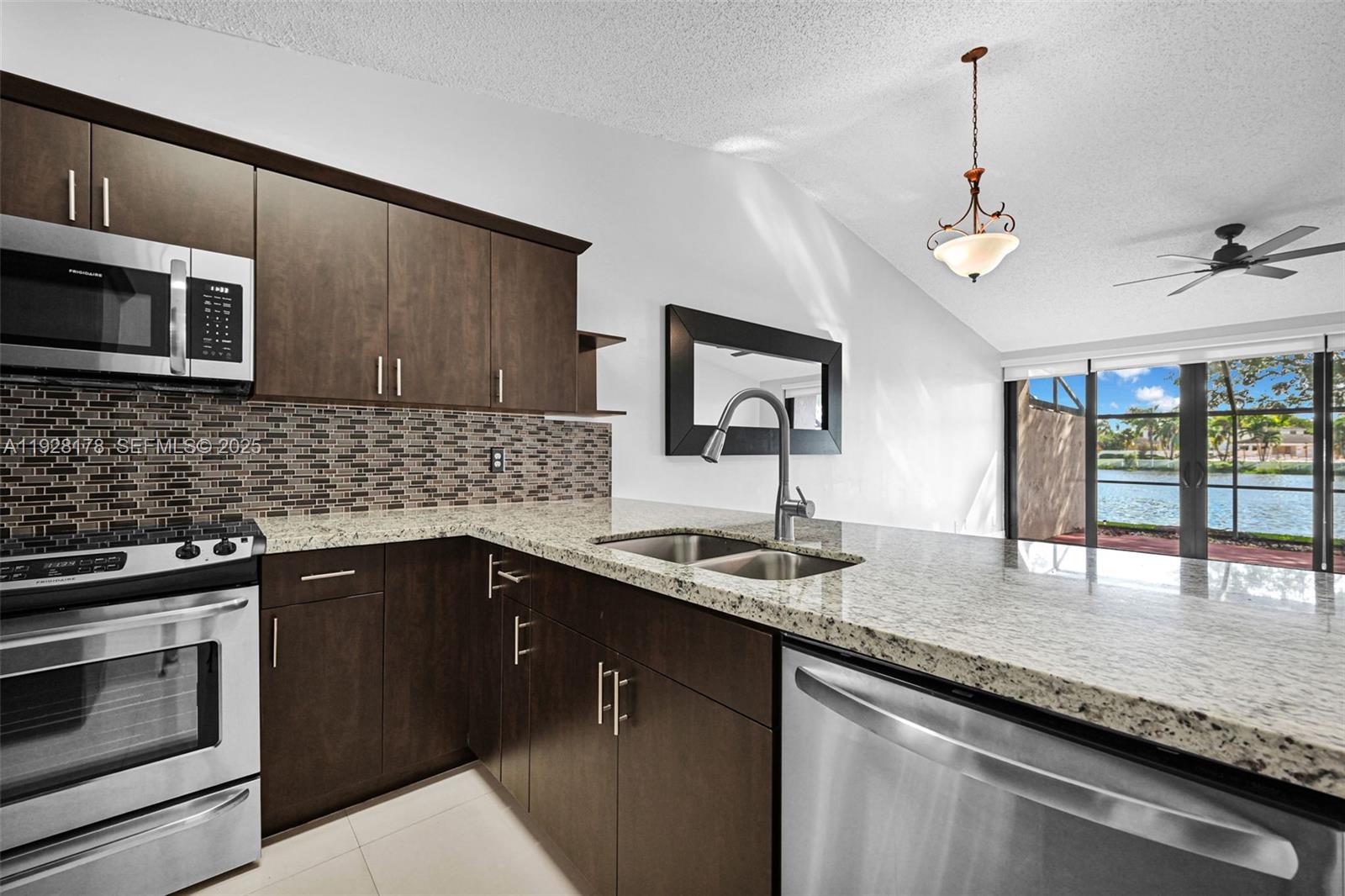 PEMBROKE LAKES SECTION SE - Residential Lease