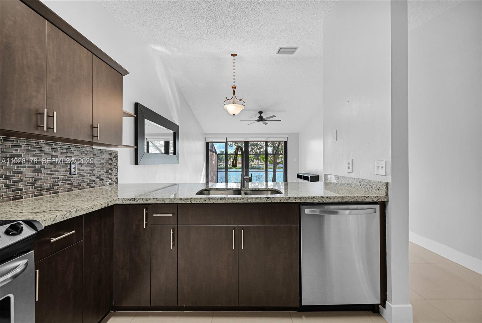 PEMBROKE LAKES SECTION SE - Residential Lease