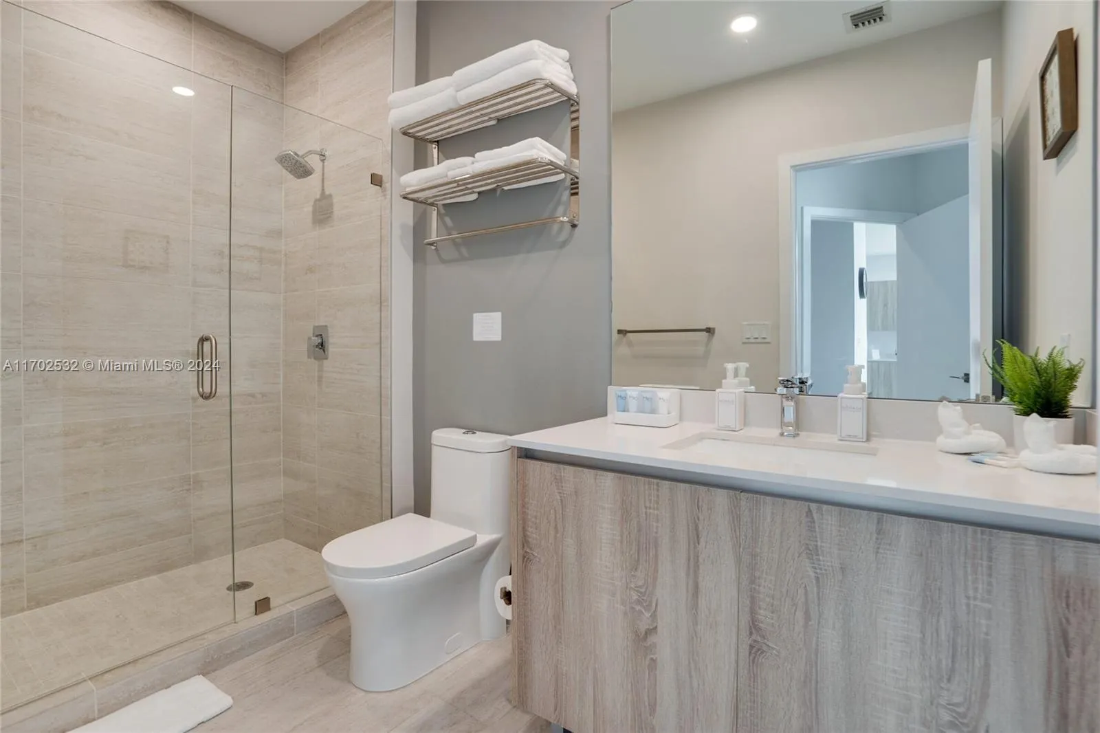 Miami, Florida 33137, United States, 2 Bedrooms Bedrooms, ,2 BathroomsBathrooms,Residential,Pending,28965