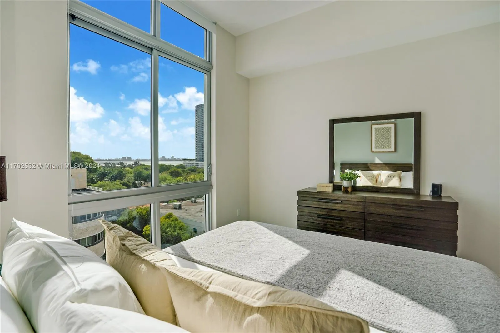 Miami, Florida 33137, United States, 2 Bedrooms Bedrooms, ,2 BathroomsBathrooms,Residential,Pending,28965