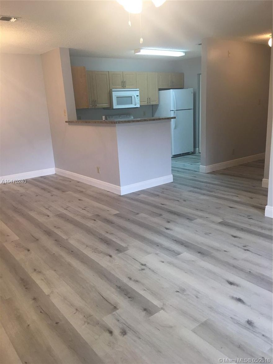 RENOVATED UNIT!!! Shows like a model!! Brand new flooring and baseboards in the whole unit!!! Freshly painted ceilings and walls with custom colors!! Beautiful bathrooms! Don't miss out wont last long!!