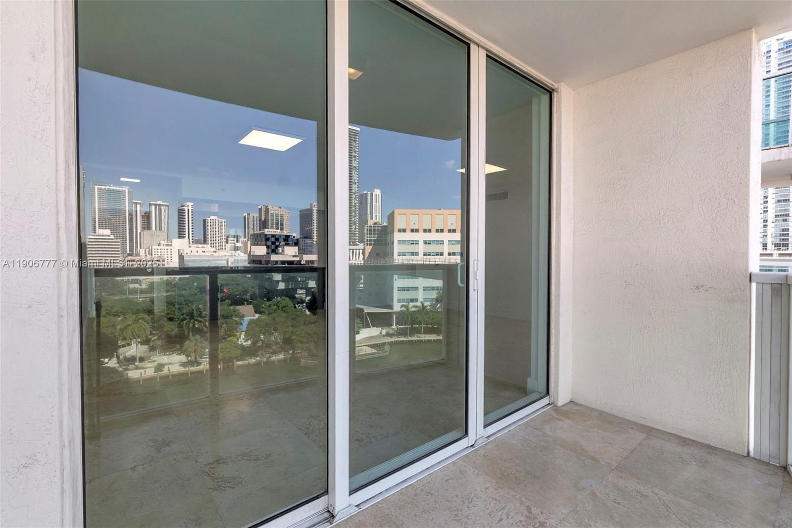 BRICKELL ON THE RIVER N T - Residential