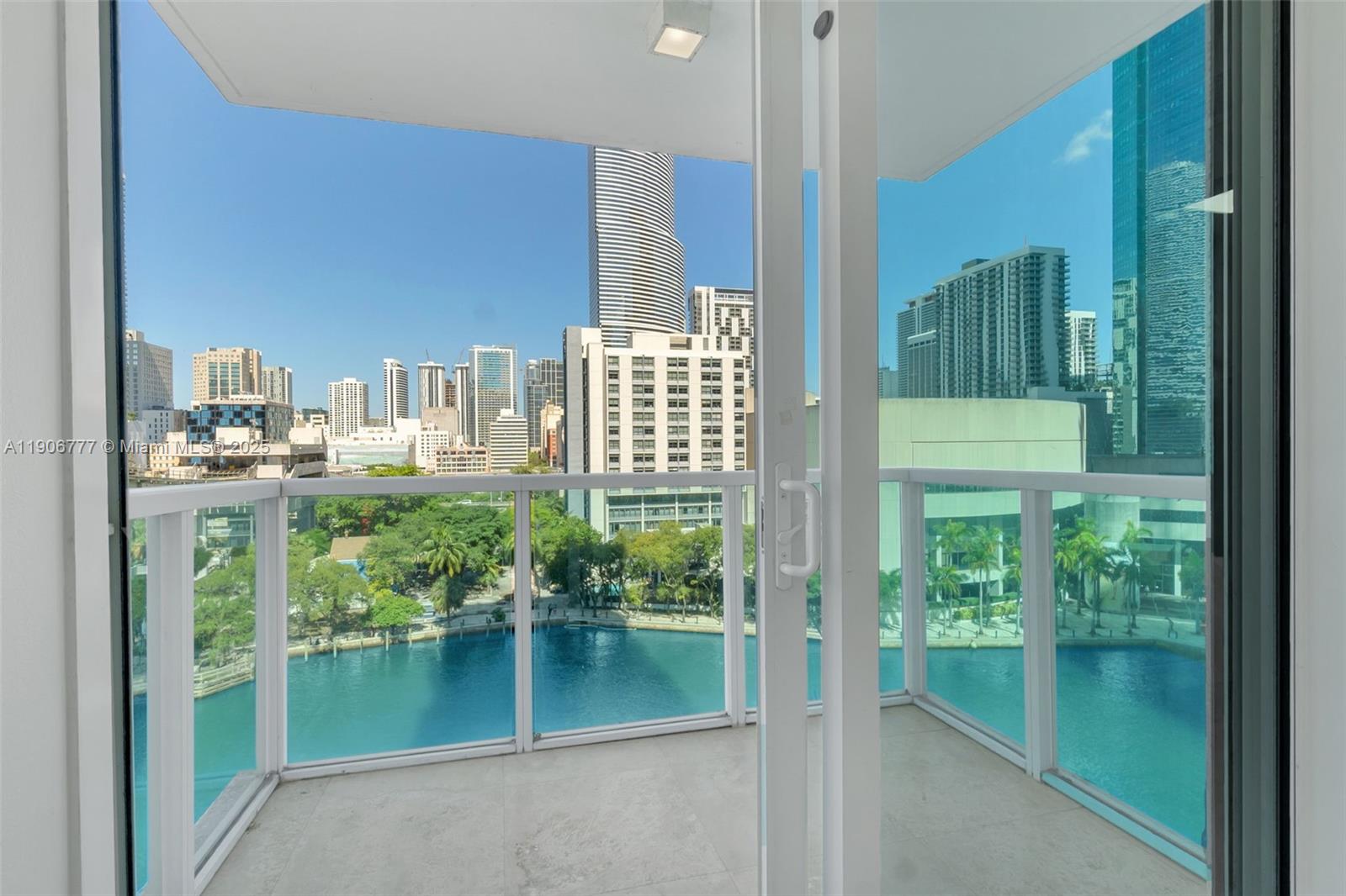 BRICKELL ON THE RIVER N T - Residential