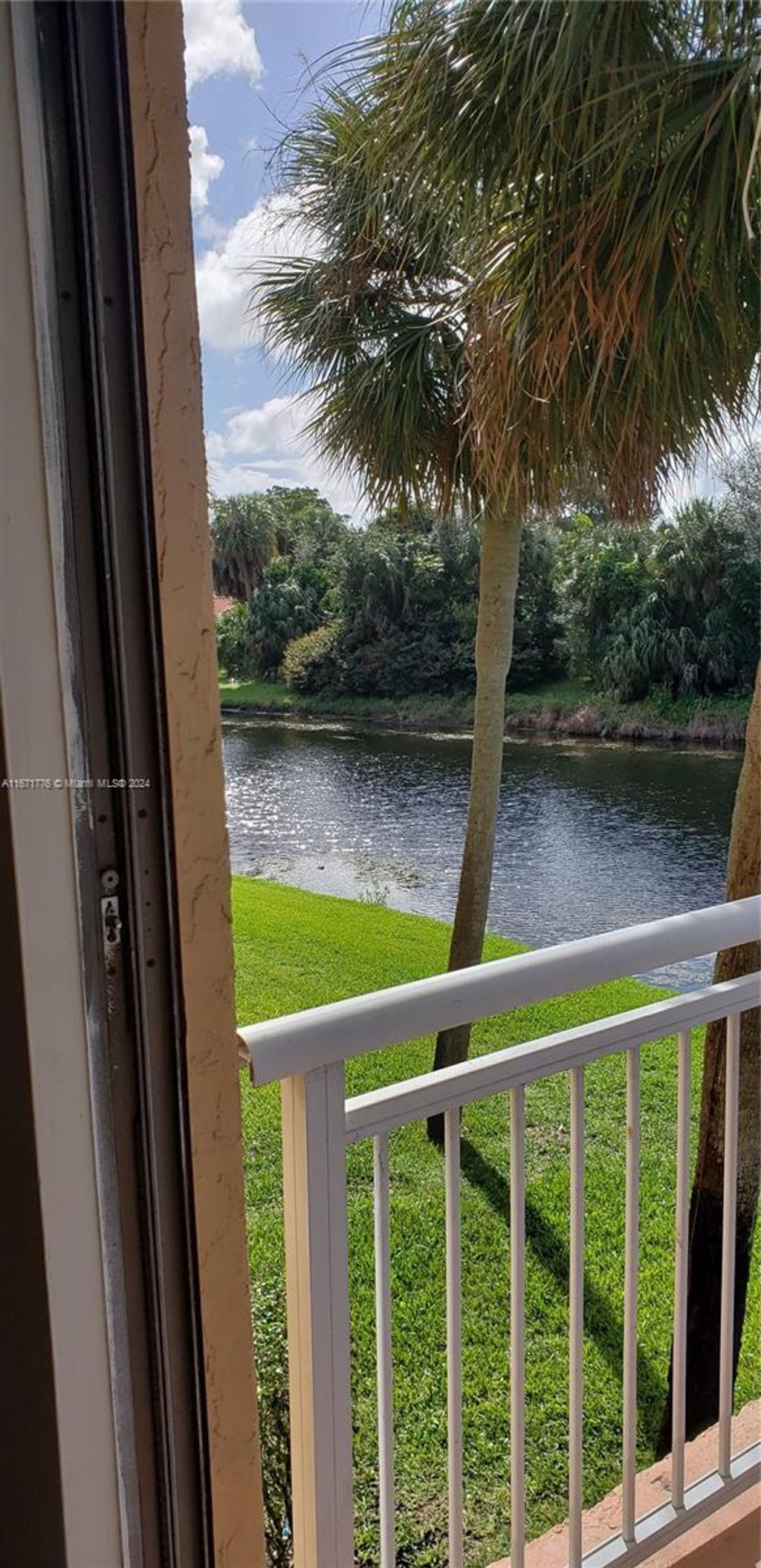 Photo of 405 S Pine Island Rd #207D, Plantation, FL 33324 (MLS # A11671776)