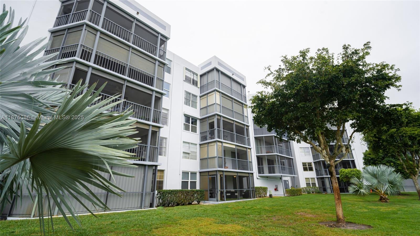 BOCA TEECA CONDO 9 - Residential