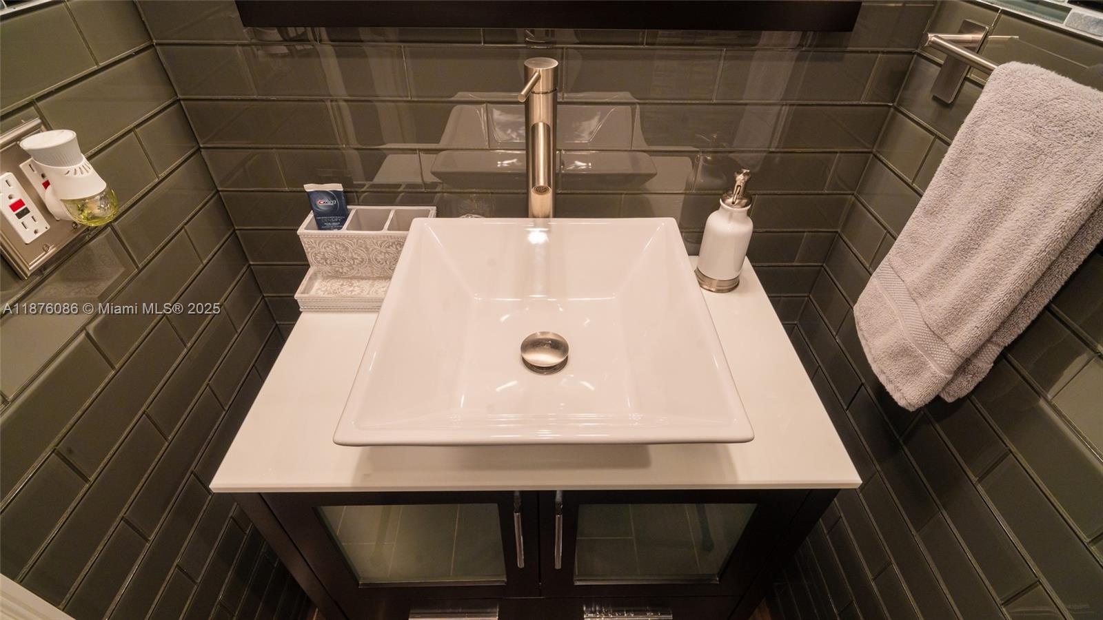 BOCA TEECA CONDO 9 - Residential