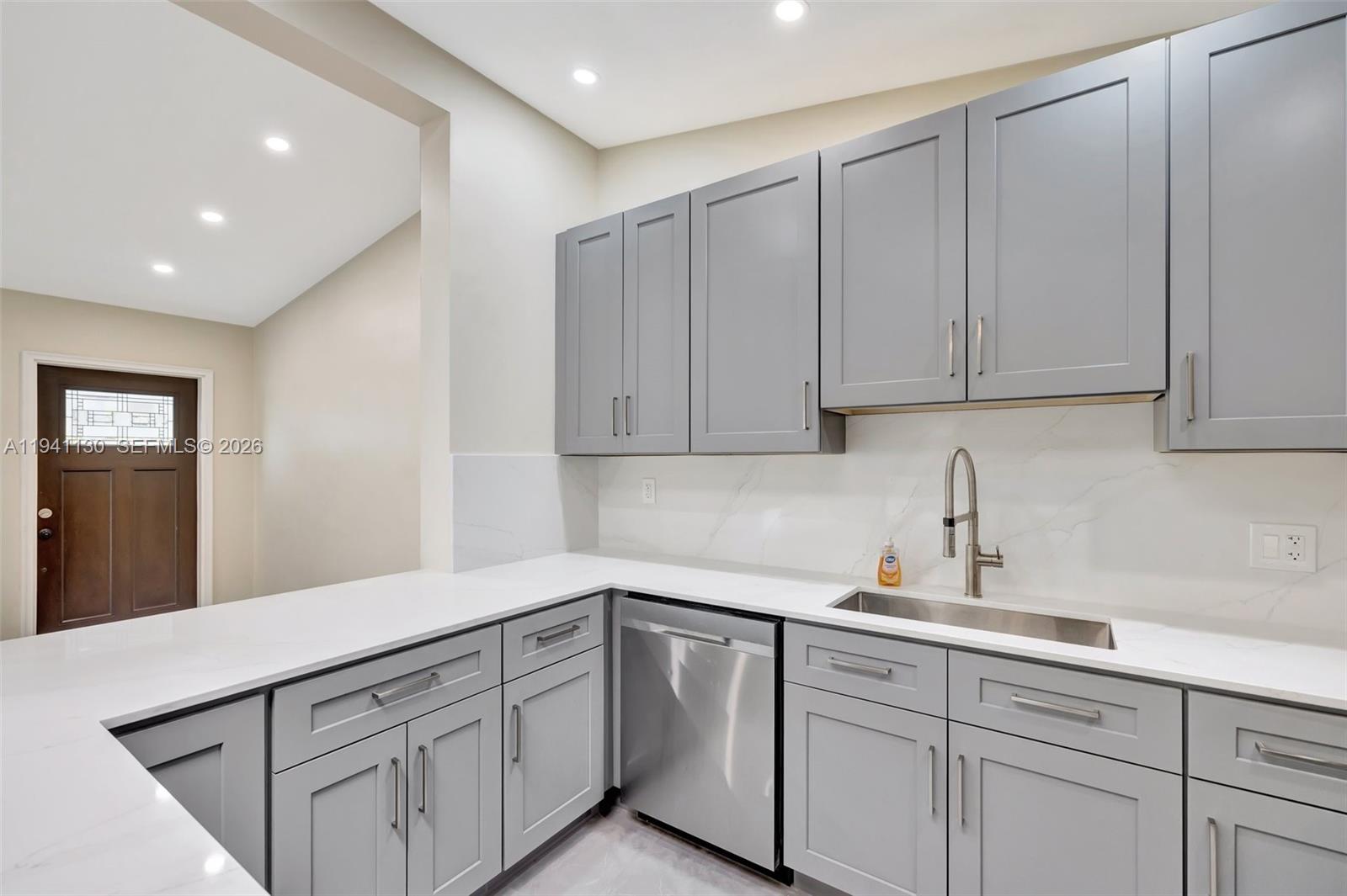 RIVERLAND VILLAGE SEC 1 R - Residential Lease