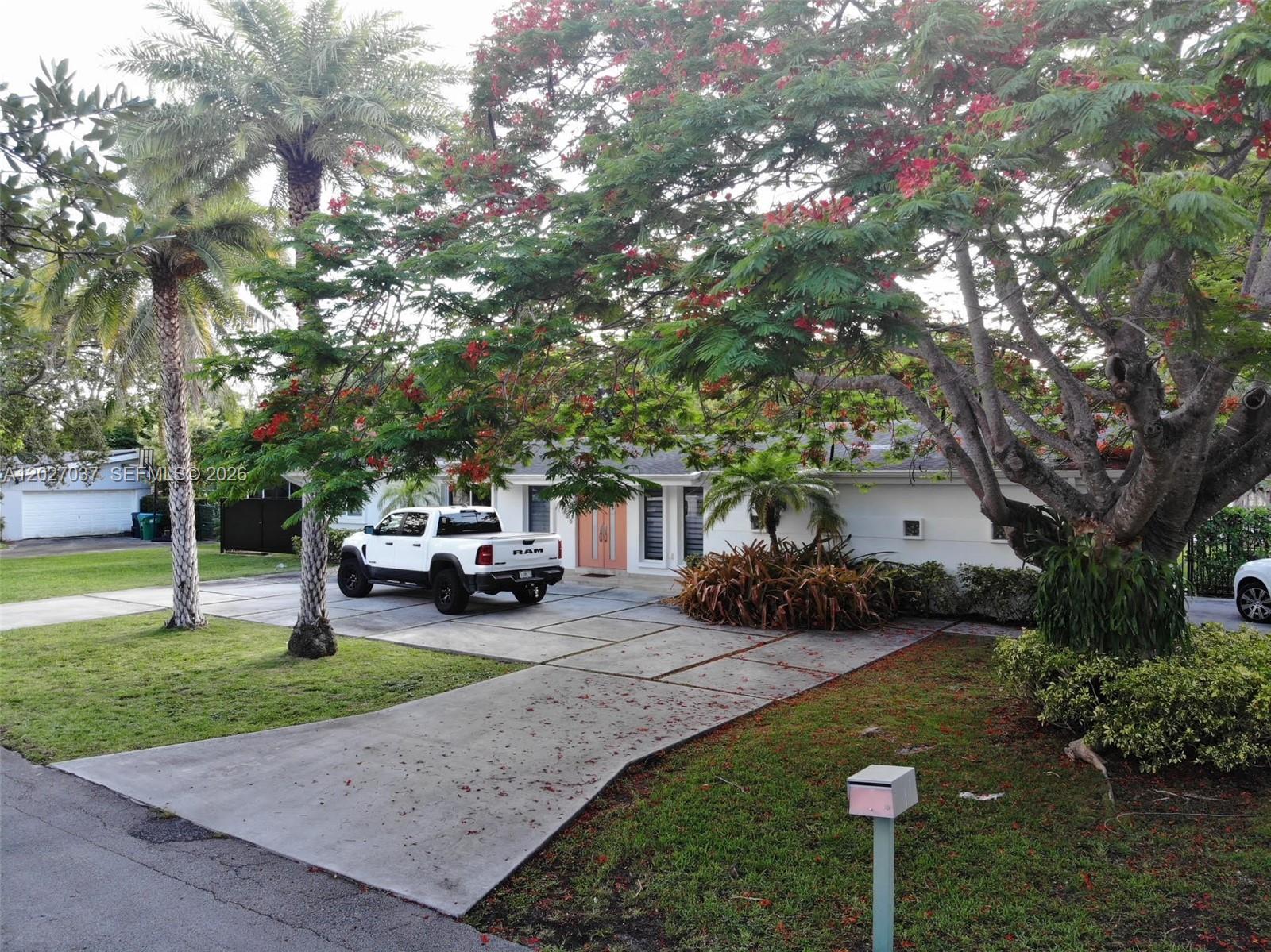 SUNILAND MANOR - Residential