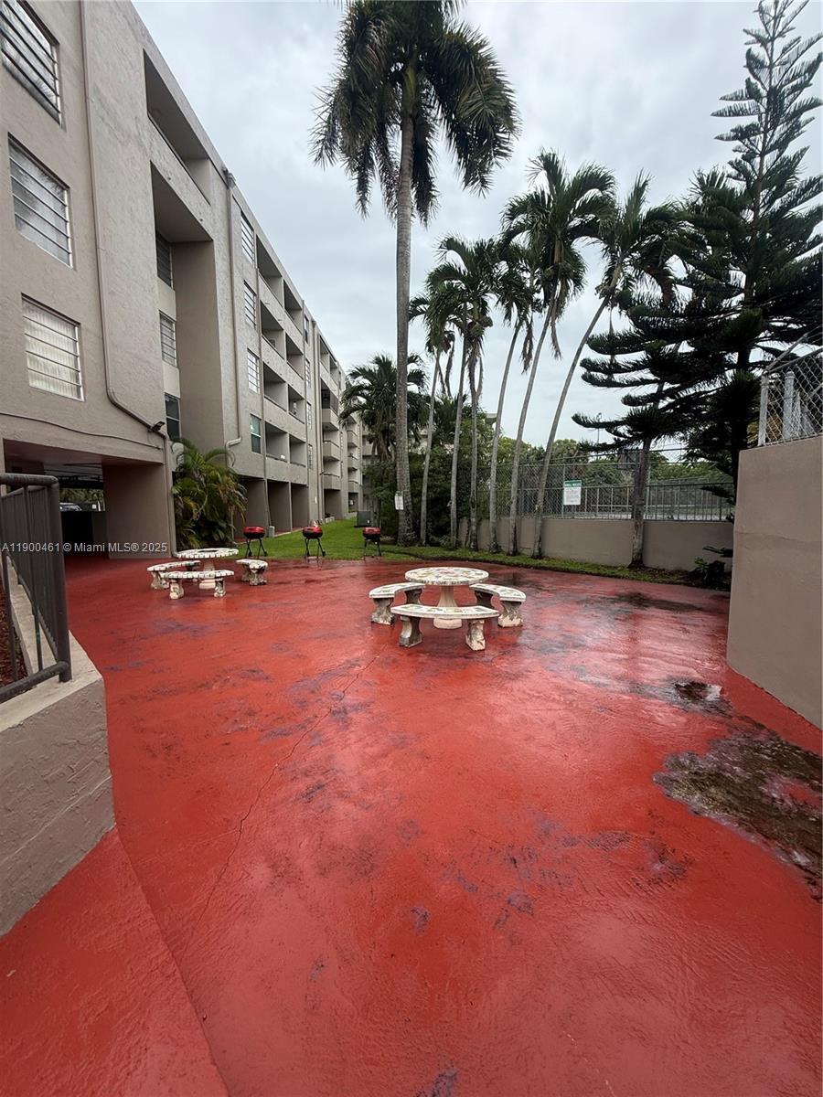 SANDALWOOD CONDO APTS - Residential Lease