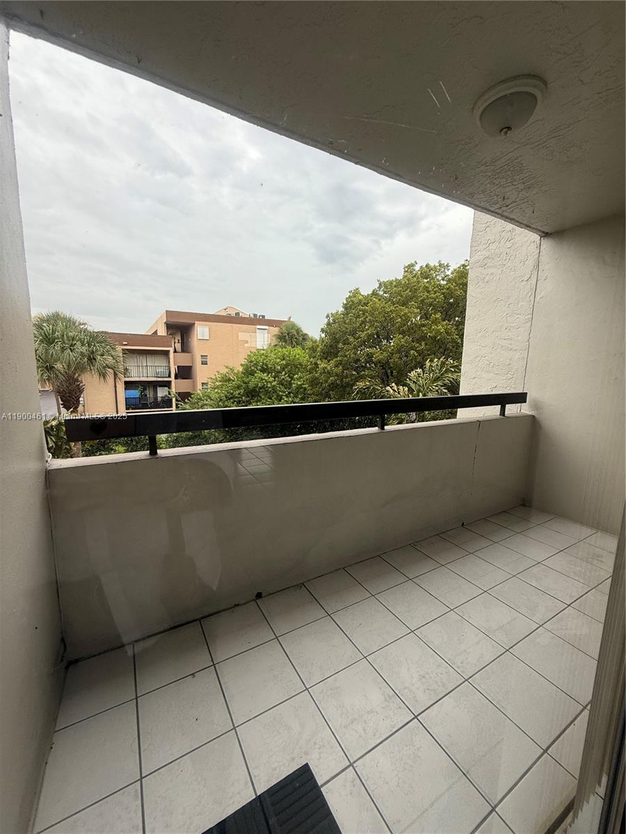 SANDALWOOD CONDO APTS - Residential Lease