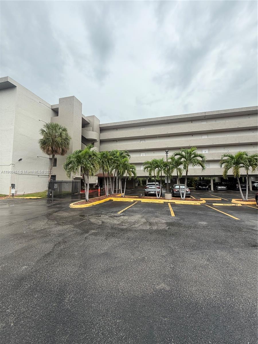 SANDALWOOD CONDO APTS - Residential Lease