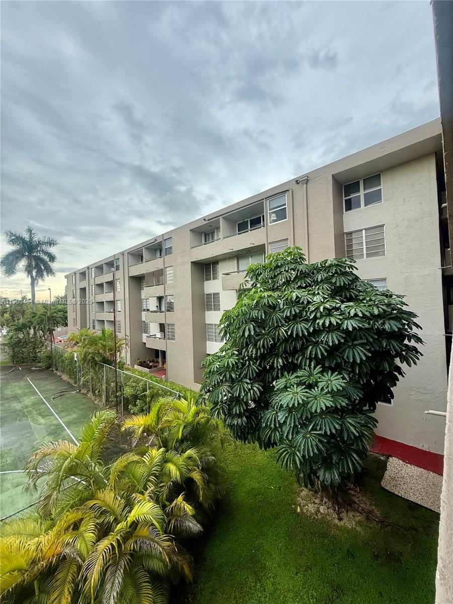 SANDALWOOD CONDO APTS - Residential Lease