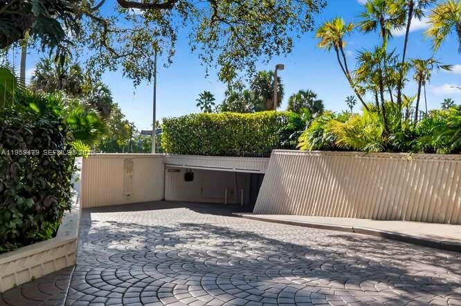 YACHT HARBOUR CONDO - Residential