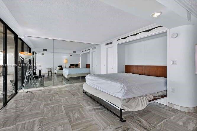 YACHT HARBOUR CONDO - Residential