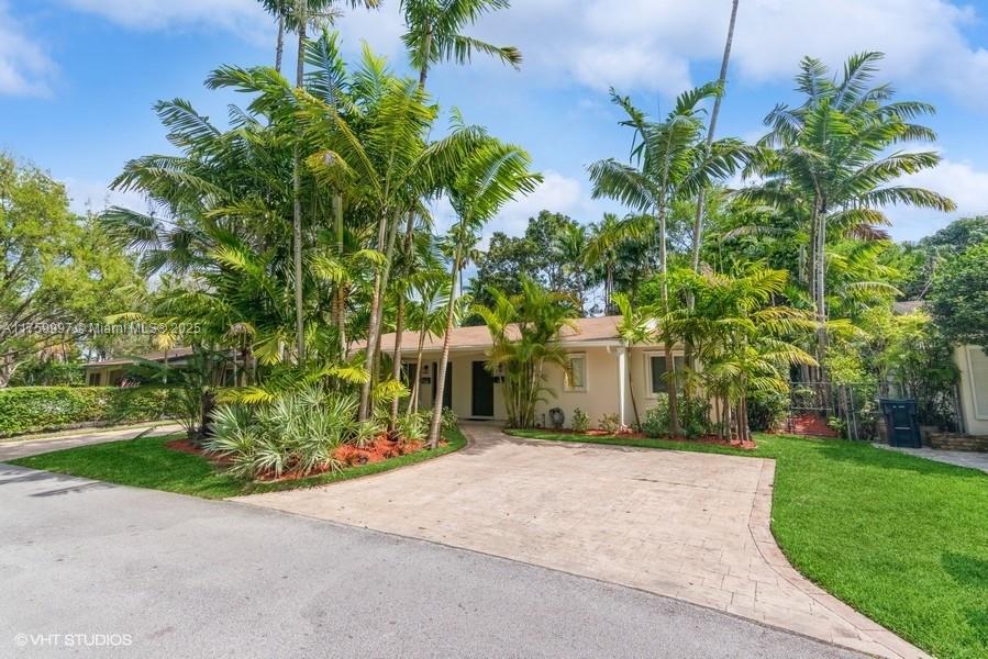 Rental Property at 11013 Sw 79 Ave, Pinecrest, Miami-Dade County, Florida - Bedrooms: 2 
Bathrooms: 2  - $3,500 MO.
