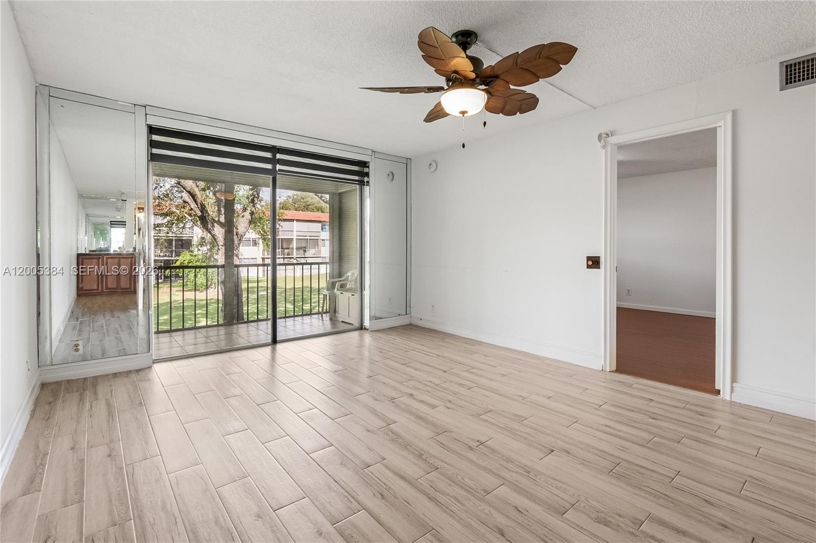 HOLLYBROOK GOLF AND - Residential