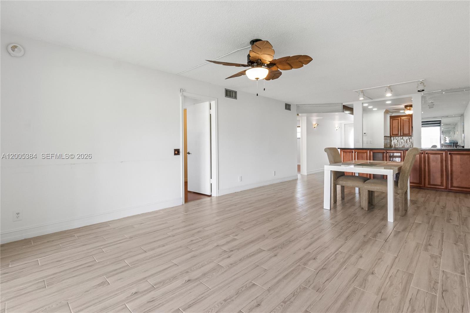 HOLLYBROOK GOLF AND - Residential
