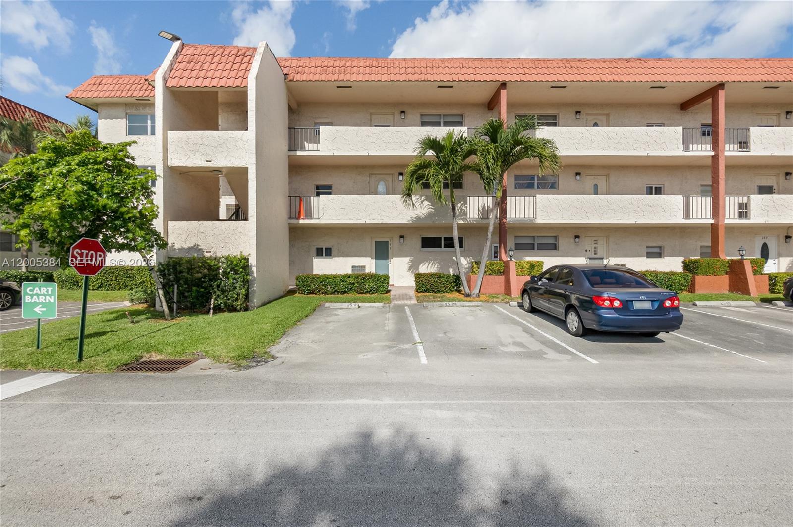 HOLLYBROOK GOLF AND - Residential