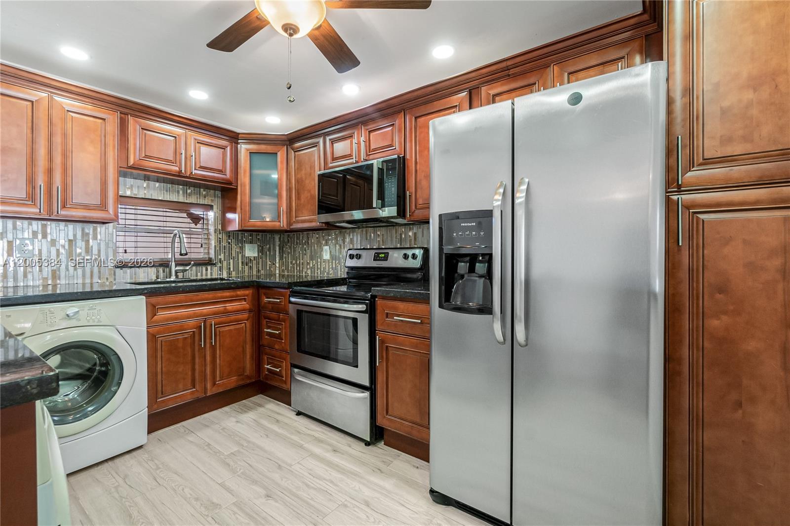 HOLLYBROOK GOLF AND - Residential