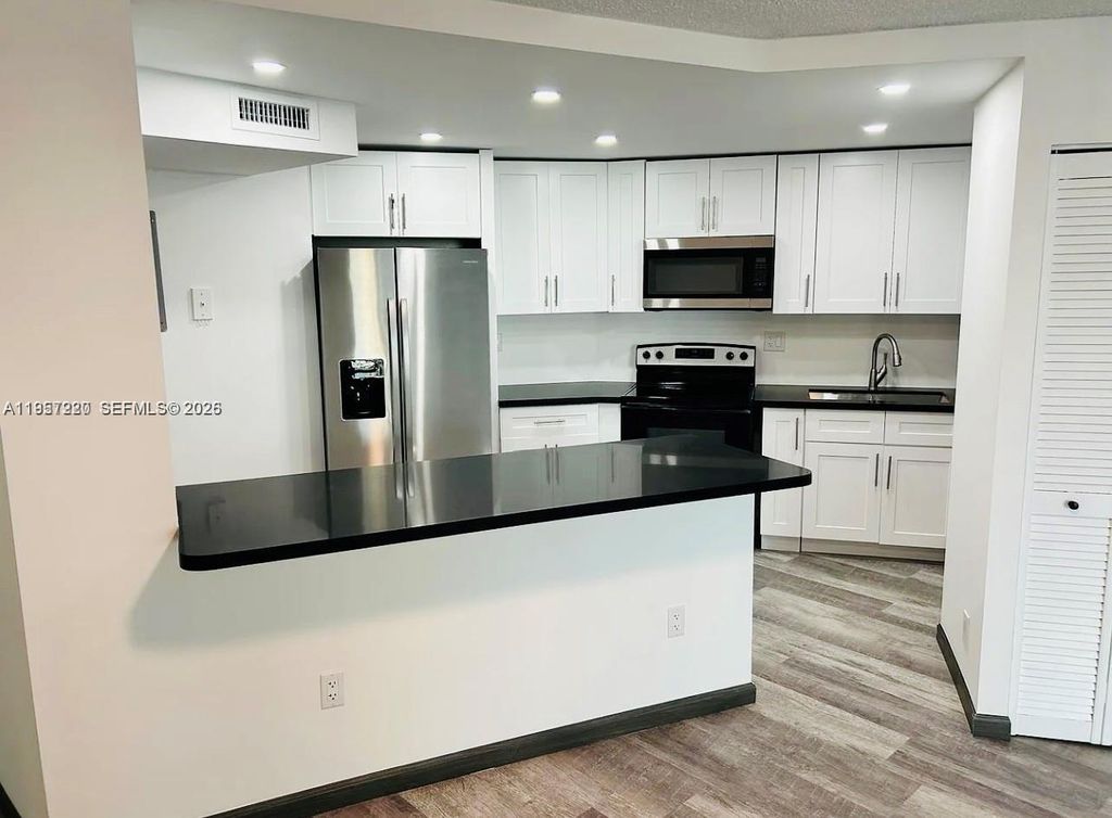 Photo of 800 Parkview Dr #612, Hallandale Beach, FL 33009 (MLS # A11957220)