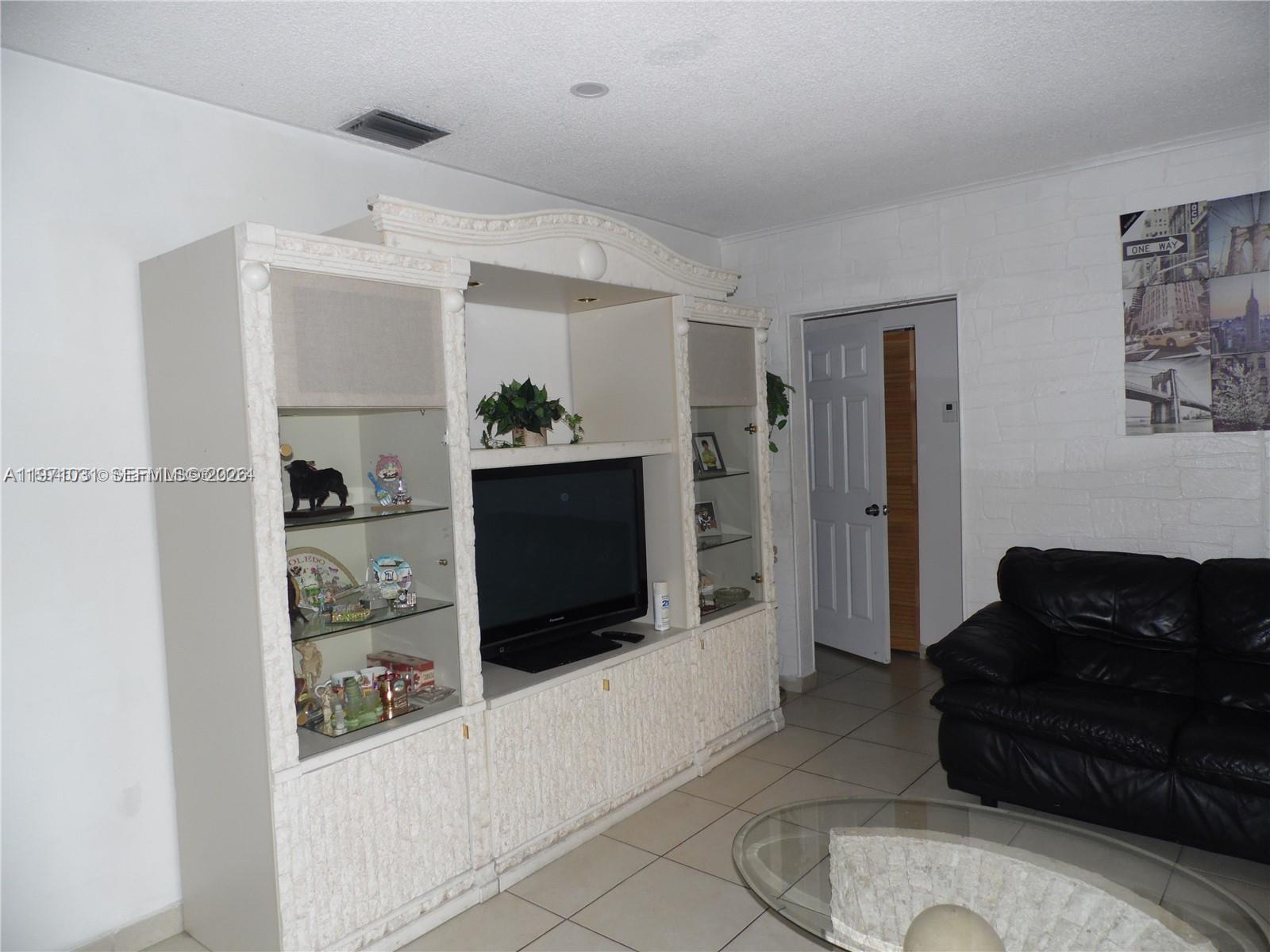 3491 Palm Ave, Hialeah, FL, 33012/$685,000 3 3491 Palm Ave