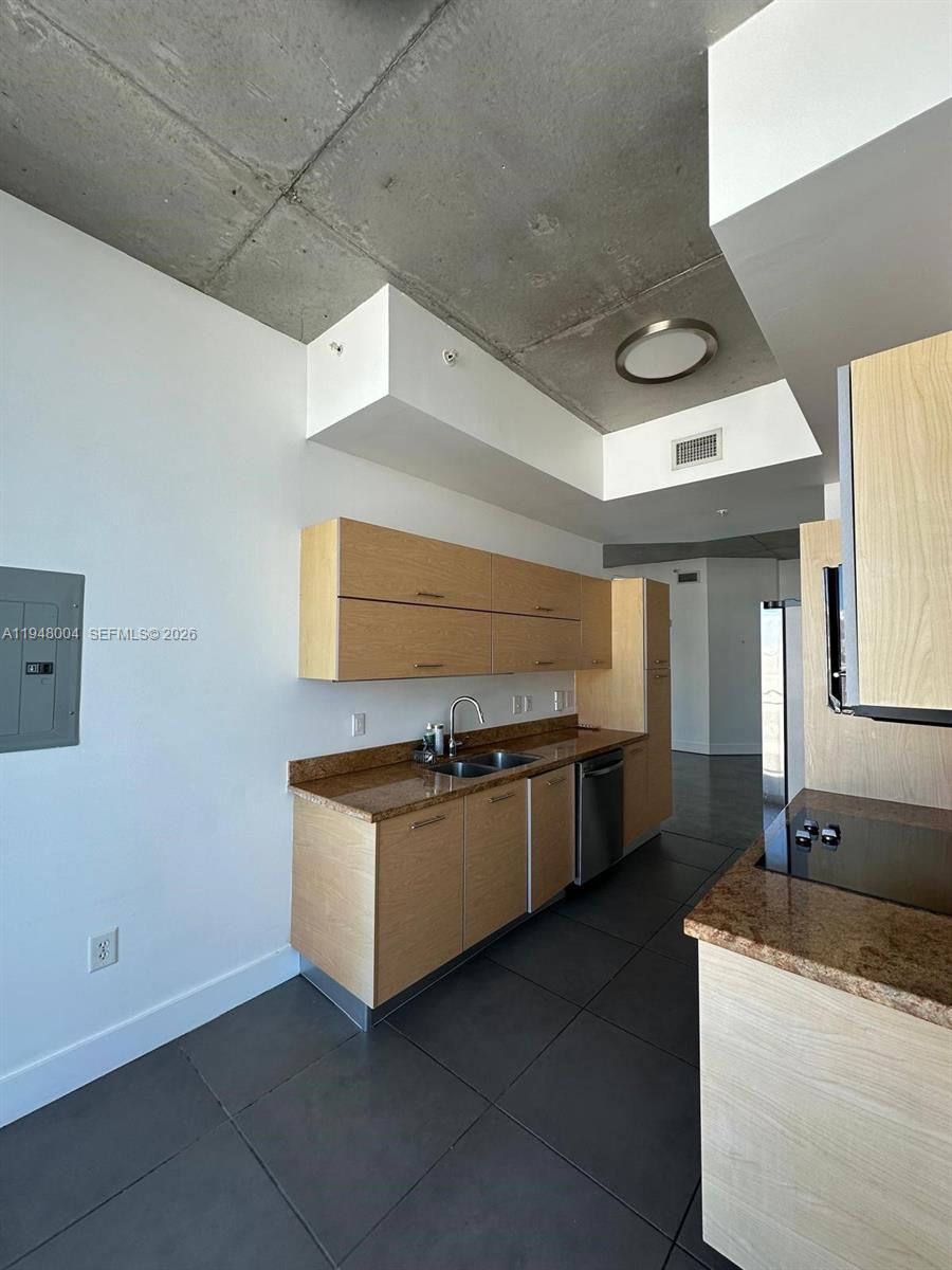 UPTOWN LOFTS CONDO - Residential Lease