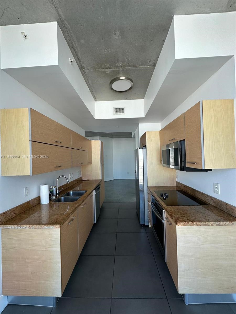UPTOWN LOFTS CONDO - Residential Lease