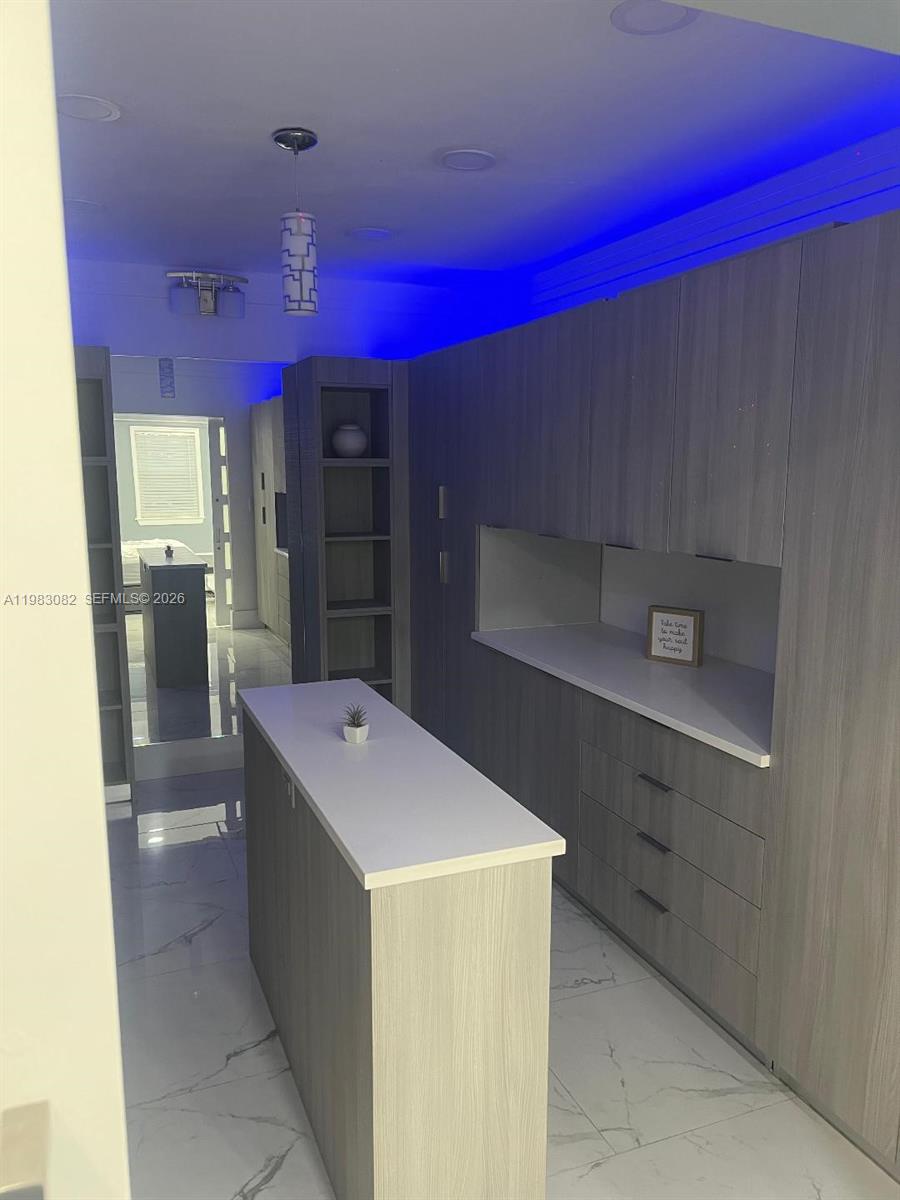 HOLLYWOOD - Residential Lease