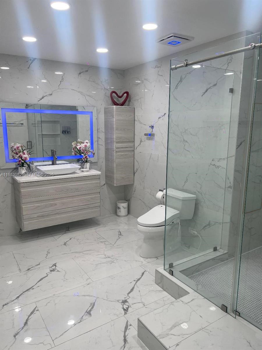 HOLLYWOOD - Residential Lease