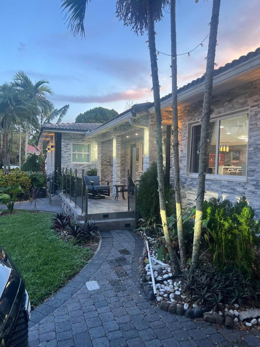 HOLLYWOOD - Residential Lease