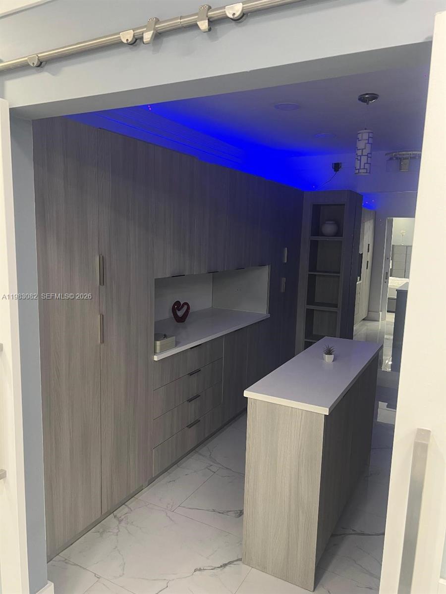 HOLLYWOOD - Residential Lease