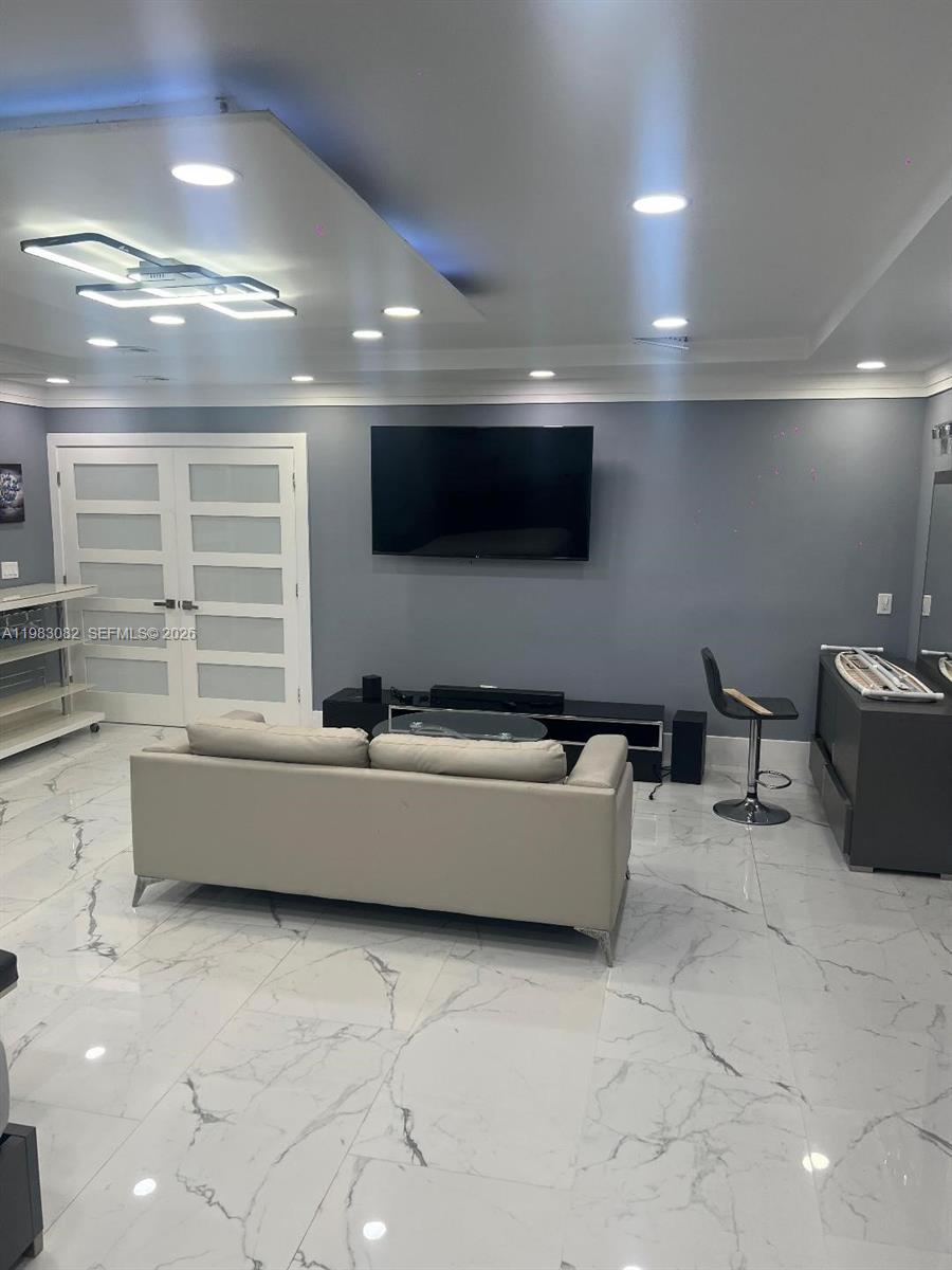 HOLLYWOOD - Residential Lease