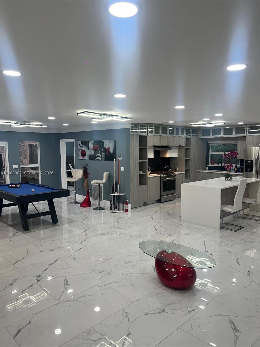 HOLLYWOOD - Residential Lease