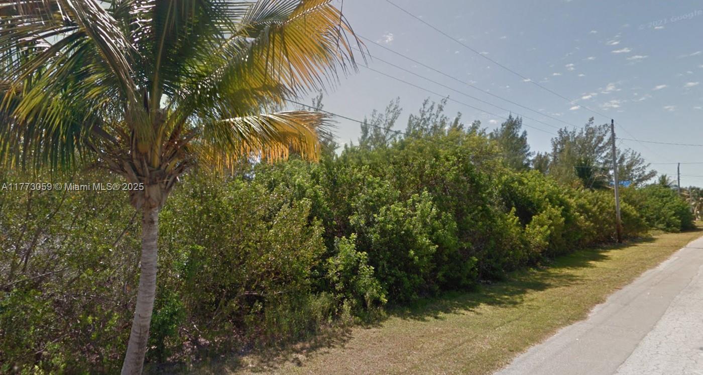 CENTER ISLAND - Land