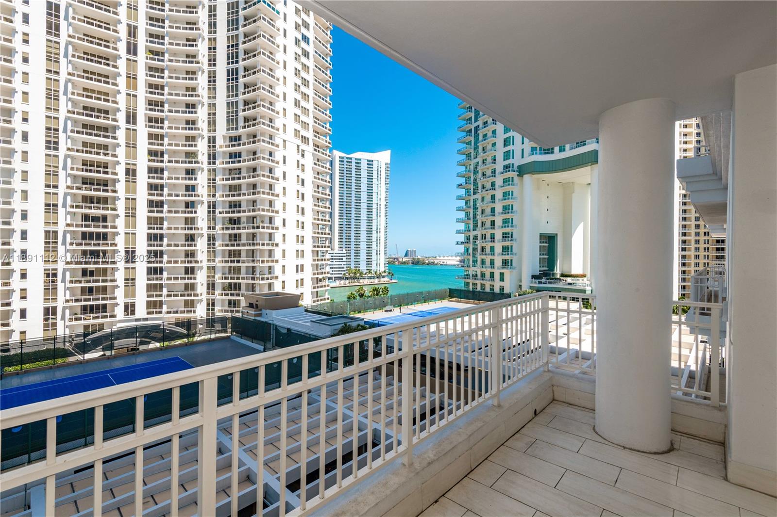 COURTS BRICKELL KEY CONDO - Residential
