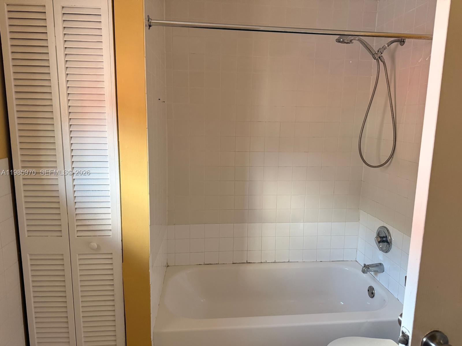 NORTHERN BLVD TRACK - Residential Lease