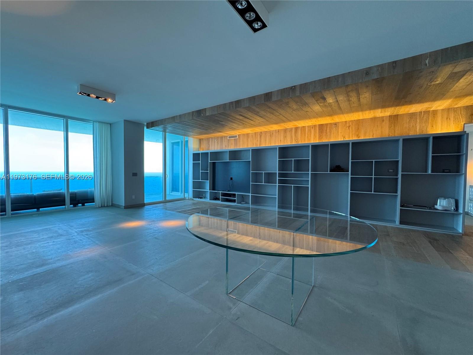 2711 HOLLYWOOD BEACH COND - Residential