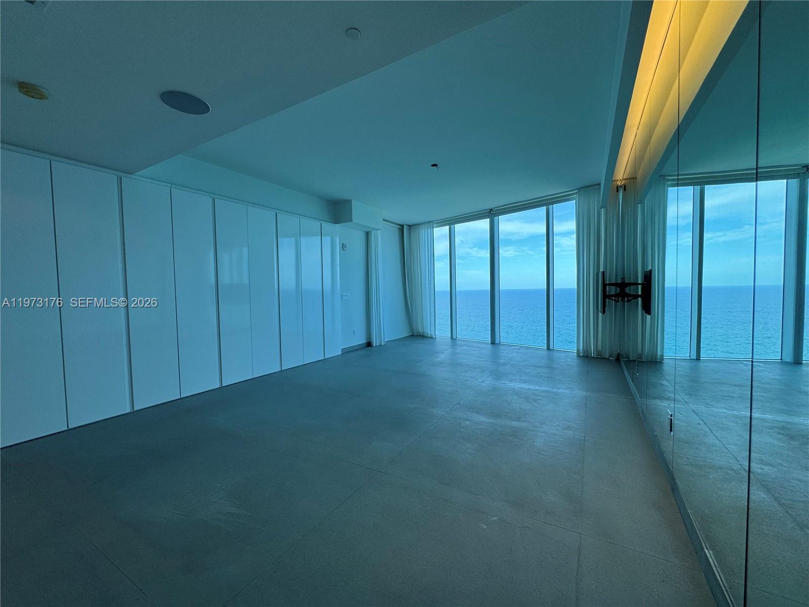 2711 HOLLYWOOD BEACH COND - Residential