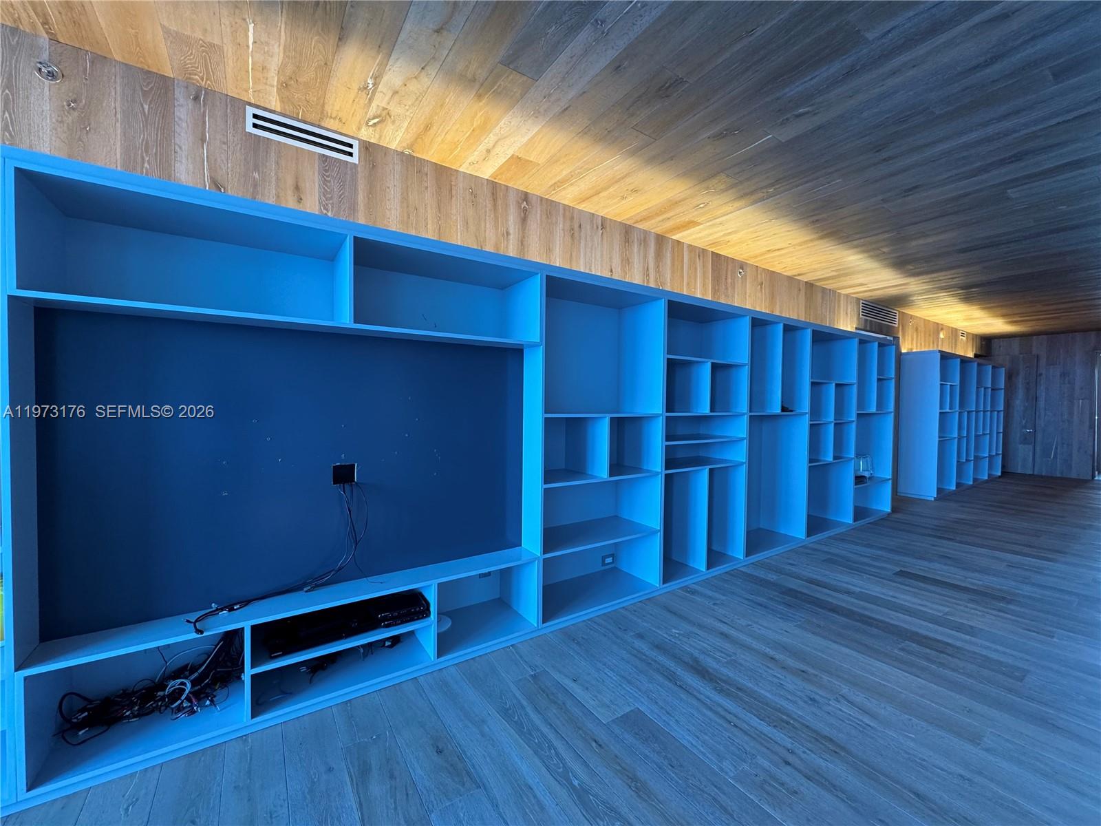 2711 HOLLYWOOD BEACH COND - Residential