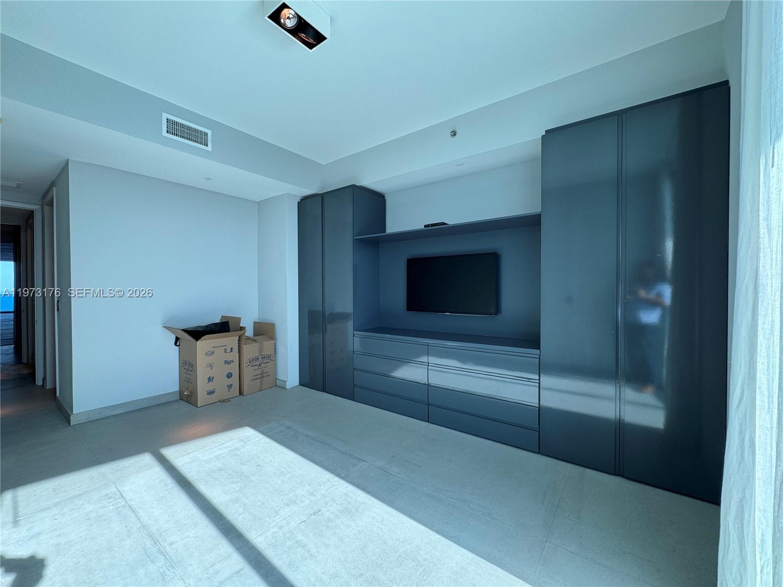 2711 HOLLYWOOD BEACH COND - Residential