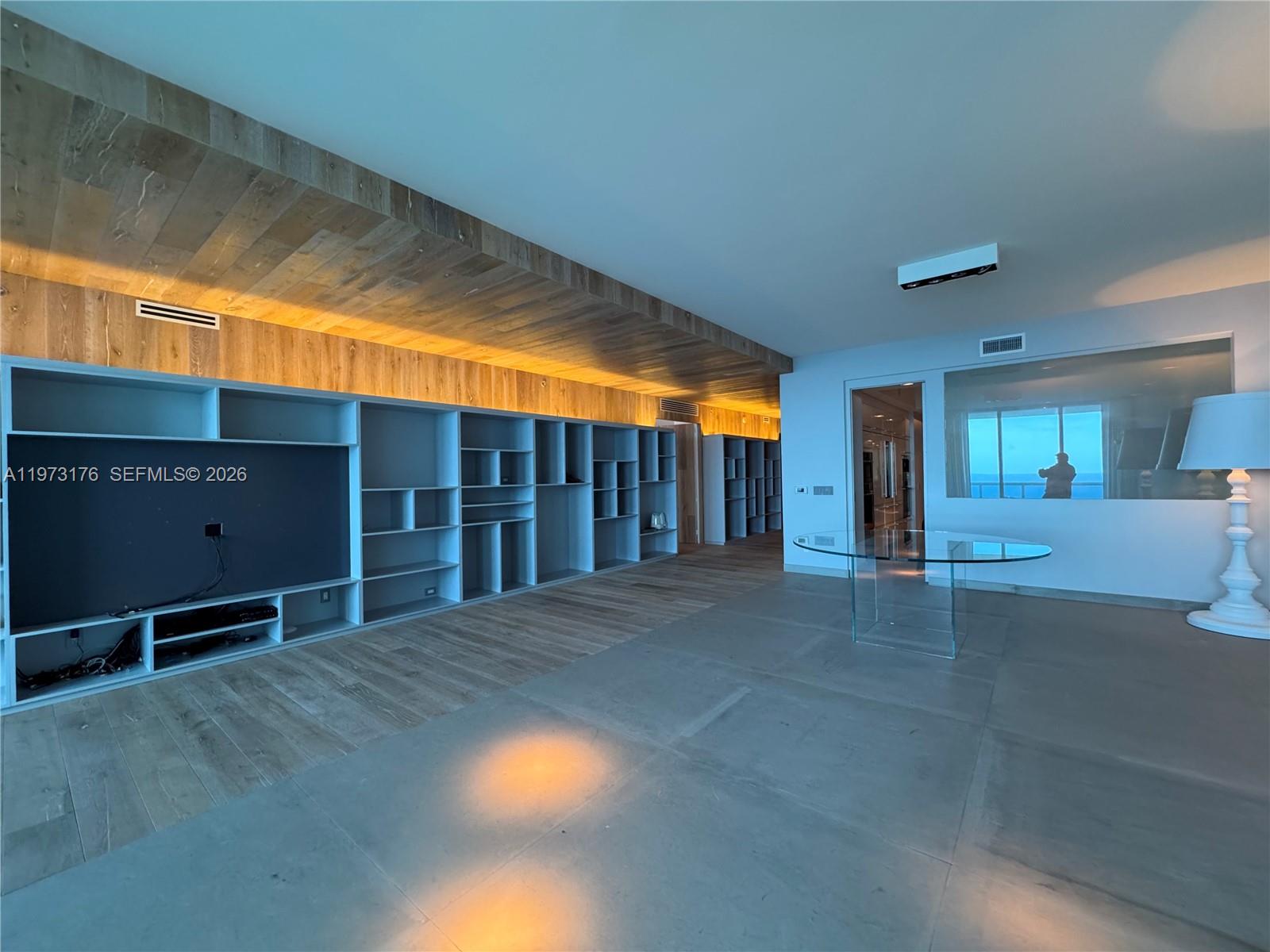 2711 HOLLYWOOD BEACH COND - Residential