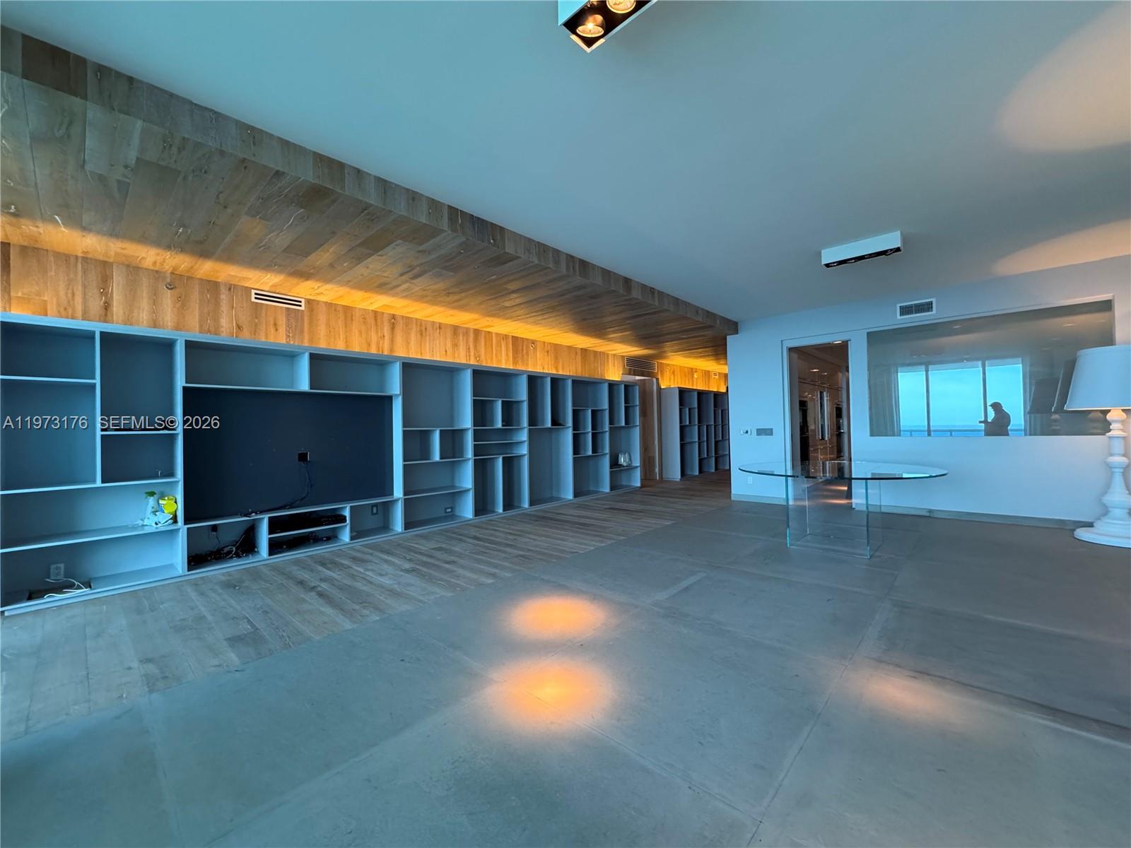 2711 HOLLYWOOD BEACH COND - Residential