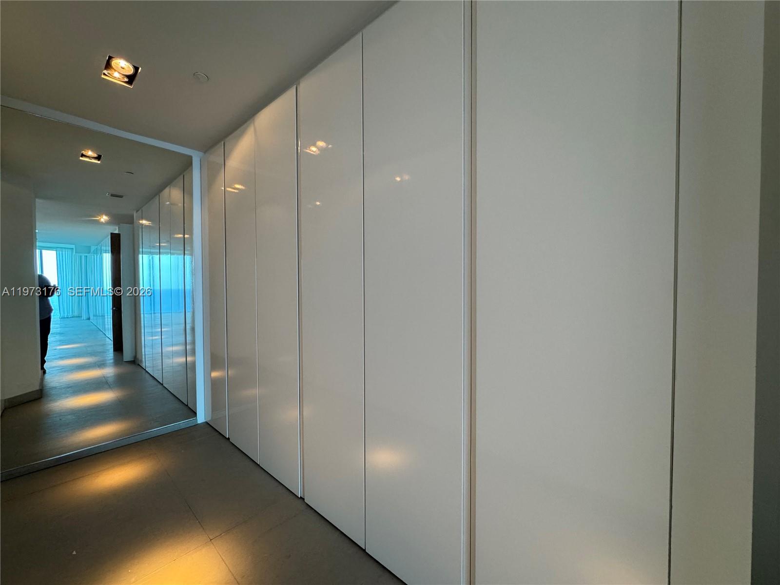 2711 HOLLYWOOD BEACH COND - Residential