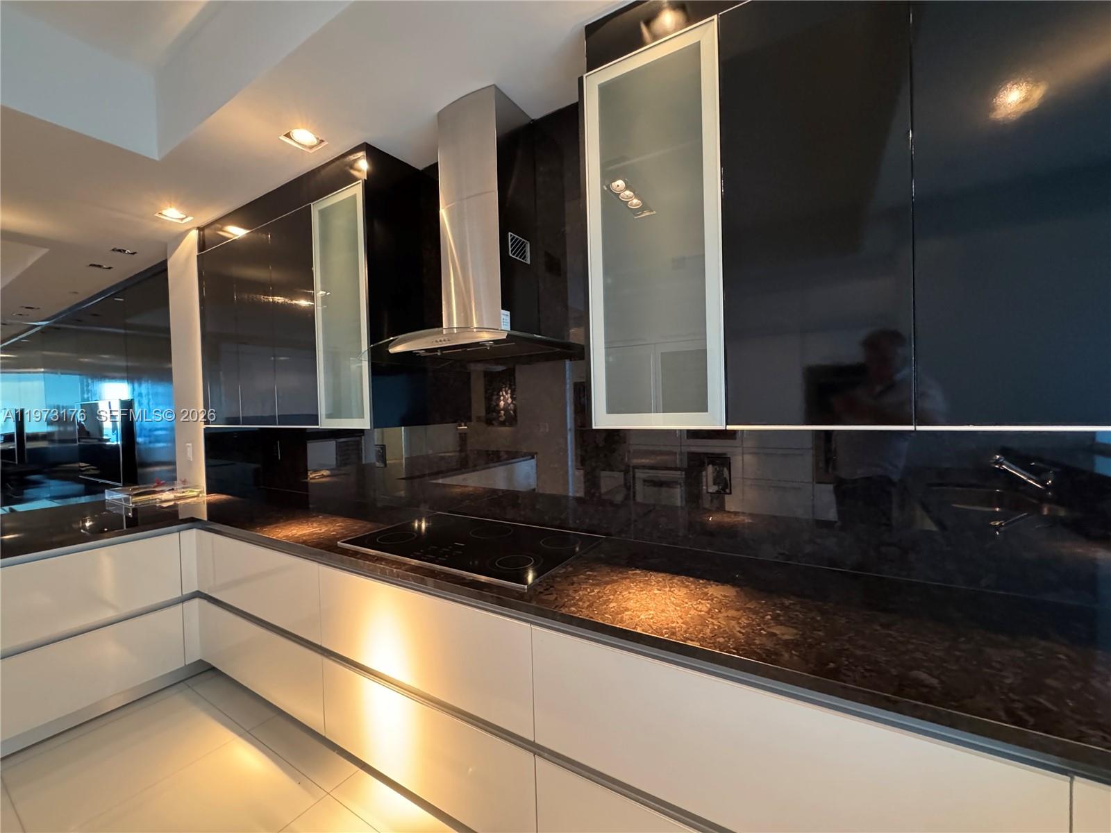 2711 HOLLYWOOD BEACH COND - Residential