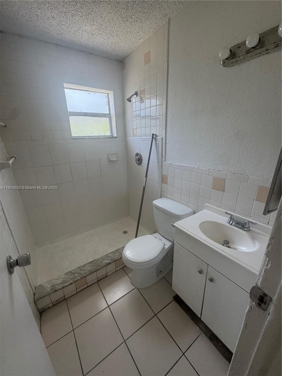 2856 NW 14th St 1-2