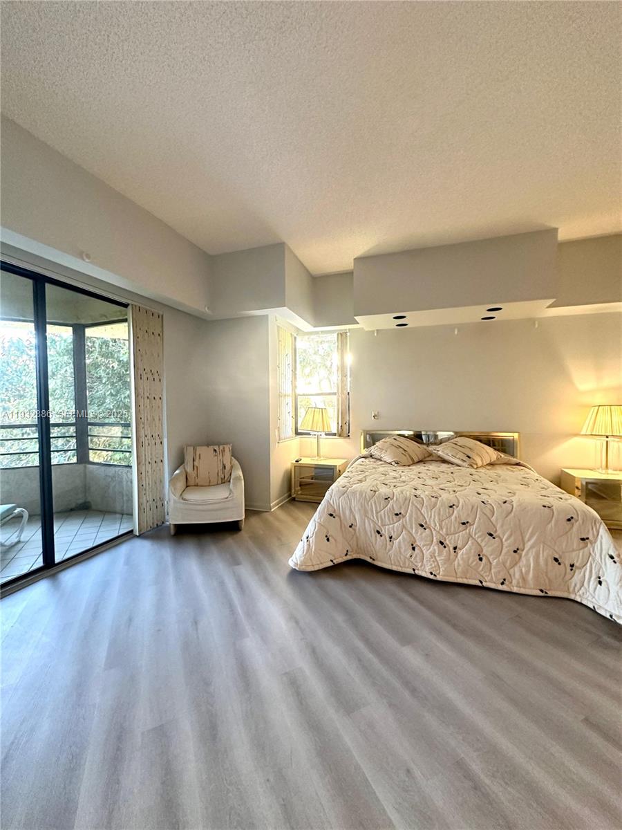 LA PAZ AT BOCA POINTE - Residential Lease