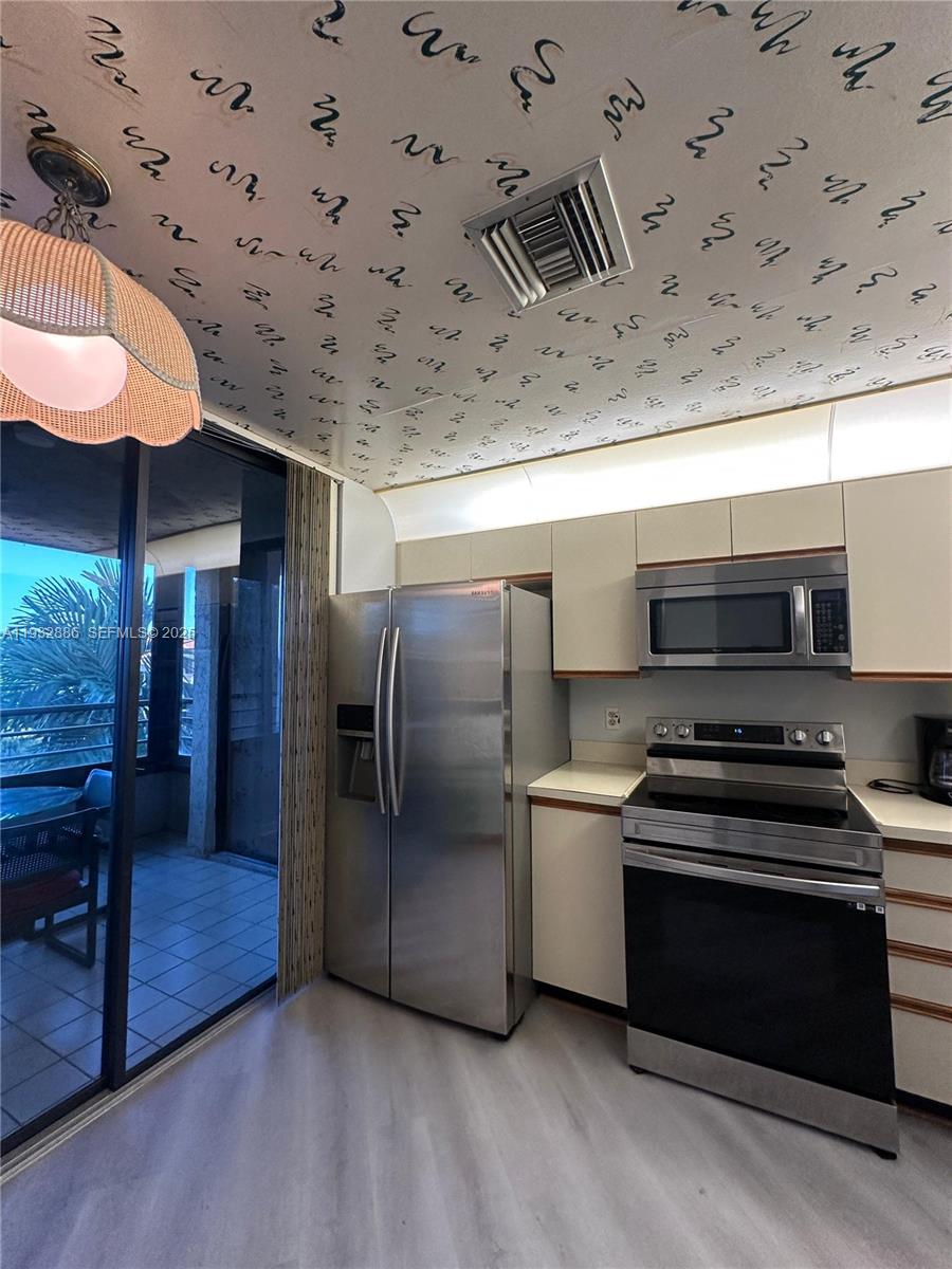 LA PAZ AT BOCA POINTE - Residential Lease