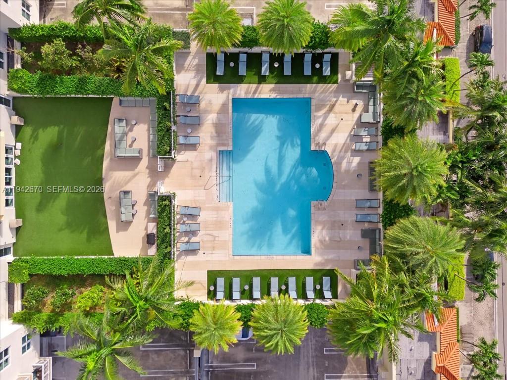 THE ASTON CONDO - Residential