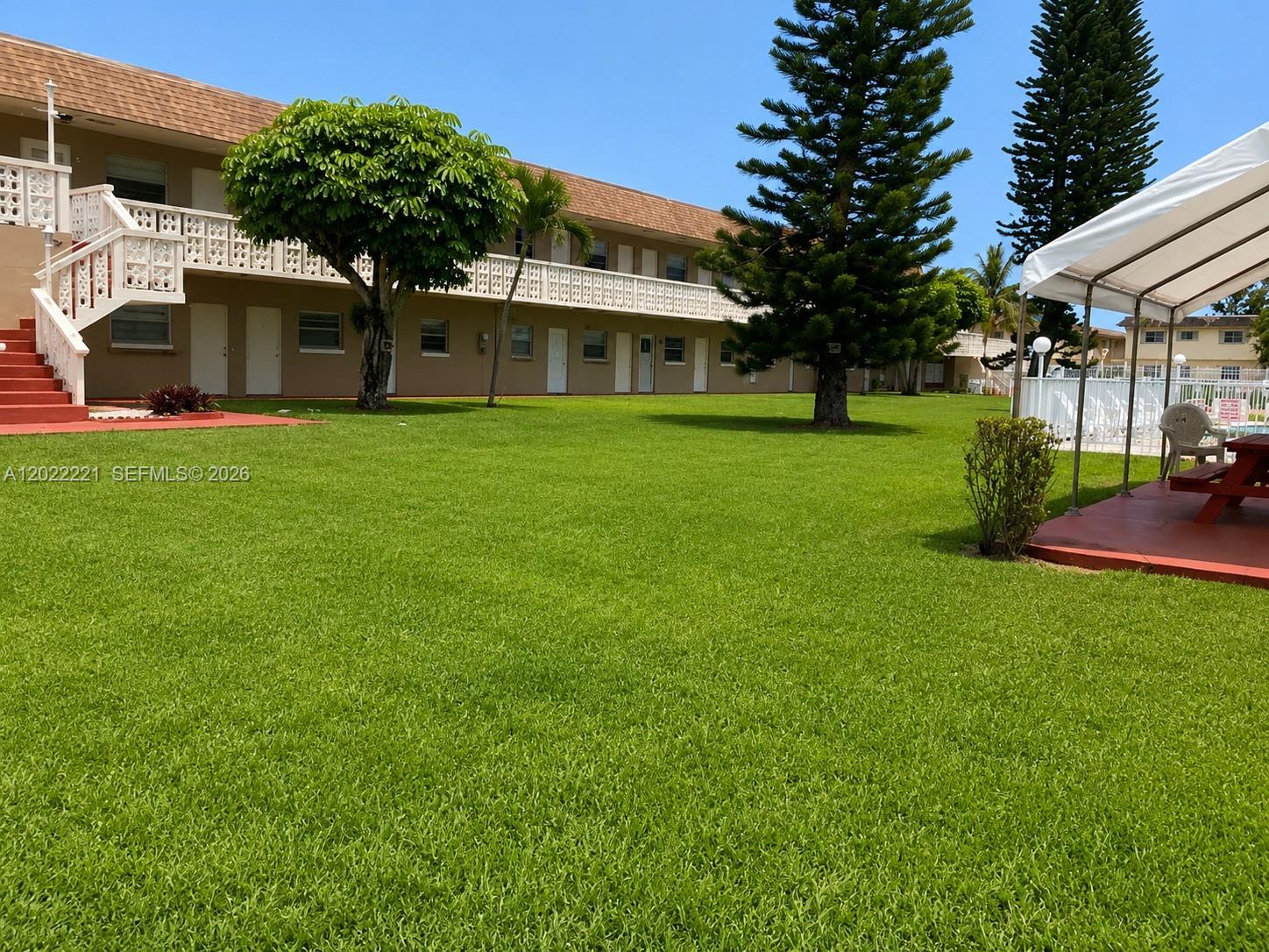 PINEWOOD CONDO - Residential